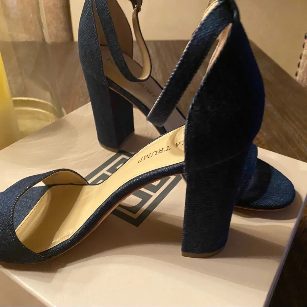 IVANKA TRUMP KLOVER 4 DARK BLUE FABRIC - Picture 4 of 5